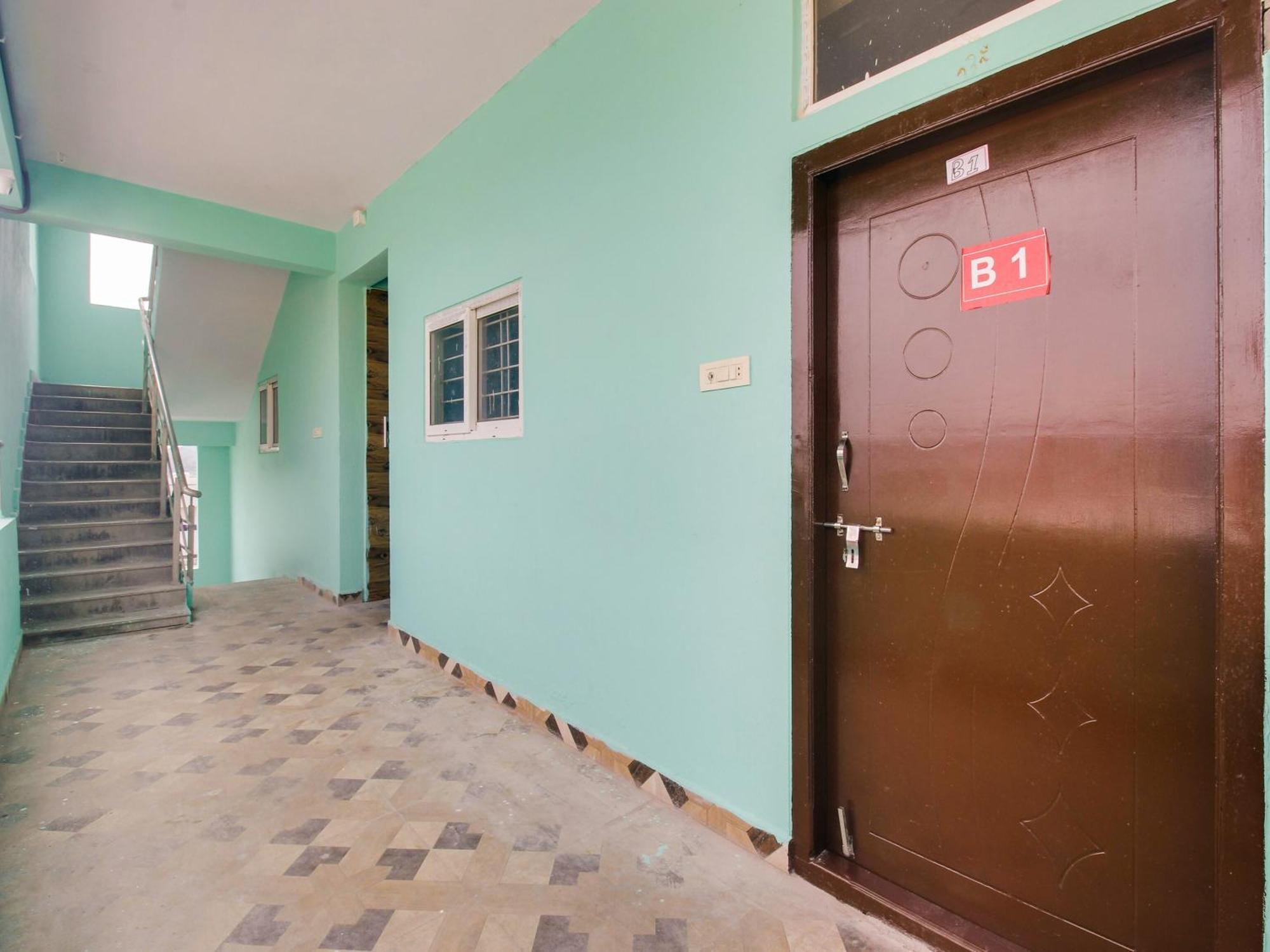 Hotel O R.J.International Pedda Ambarpet エクステリア 写真