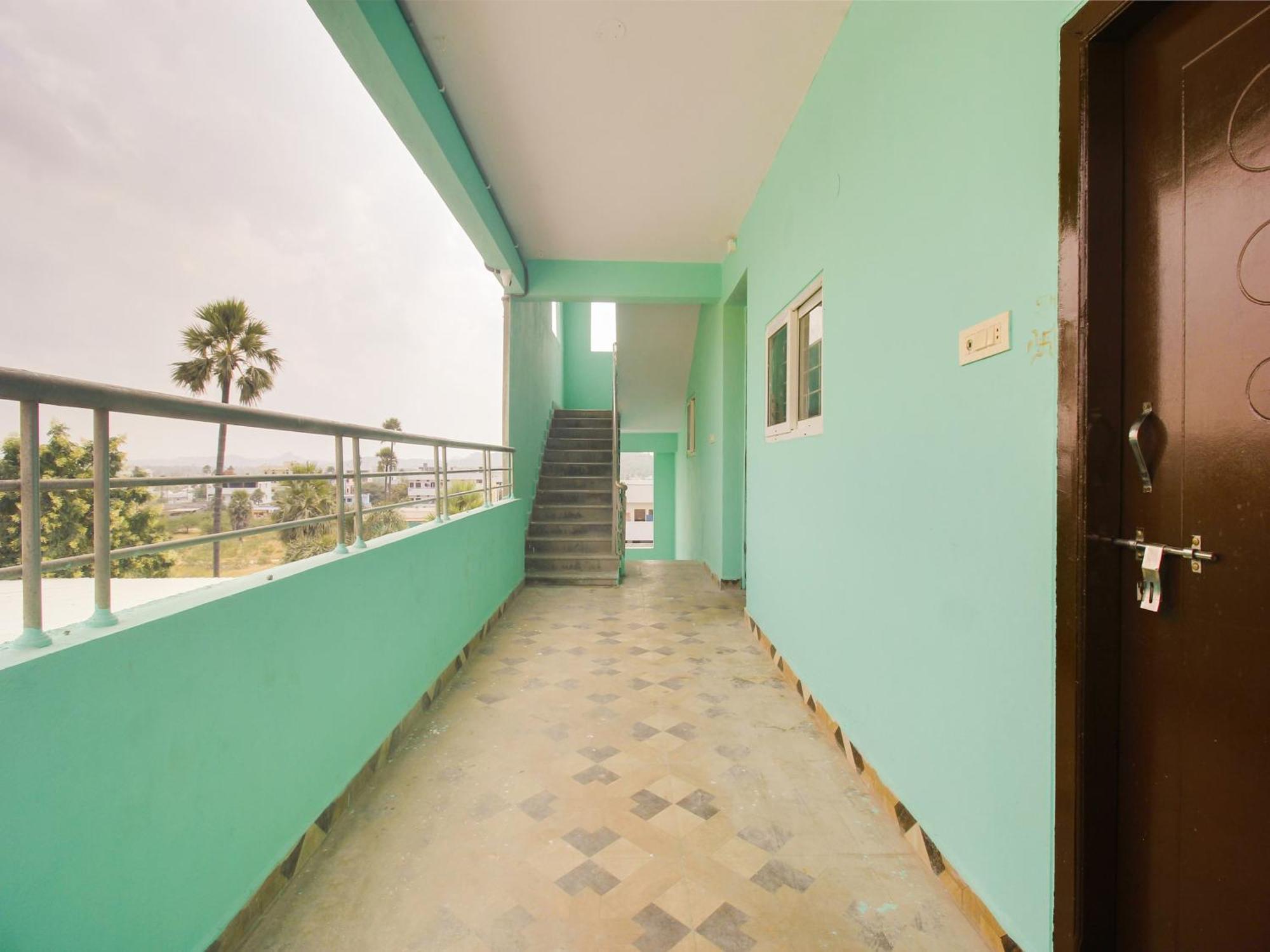 Hotel O R.J.International Pedda Ambarpet エクステリア 写真